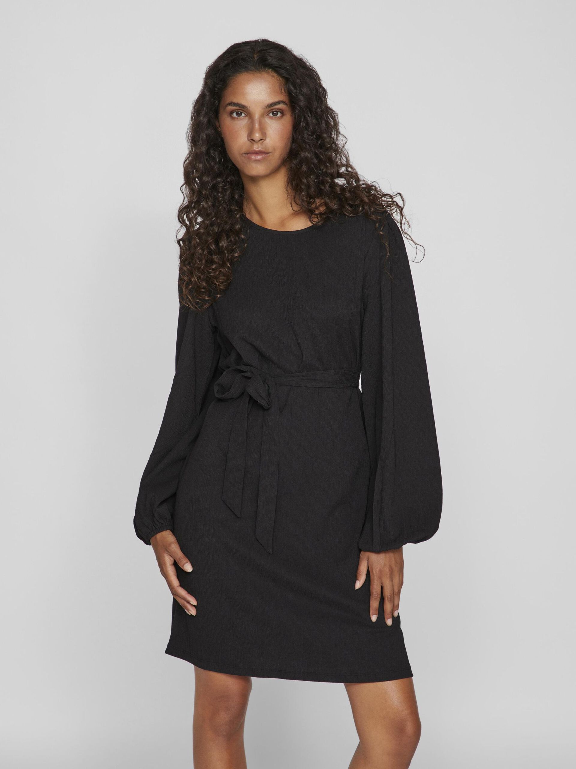 Short dress with belt