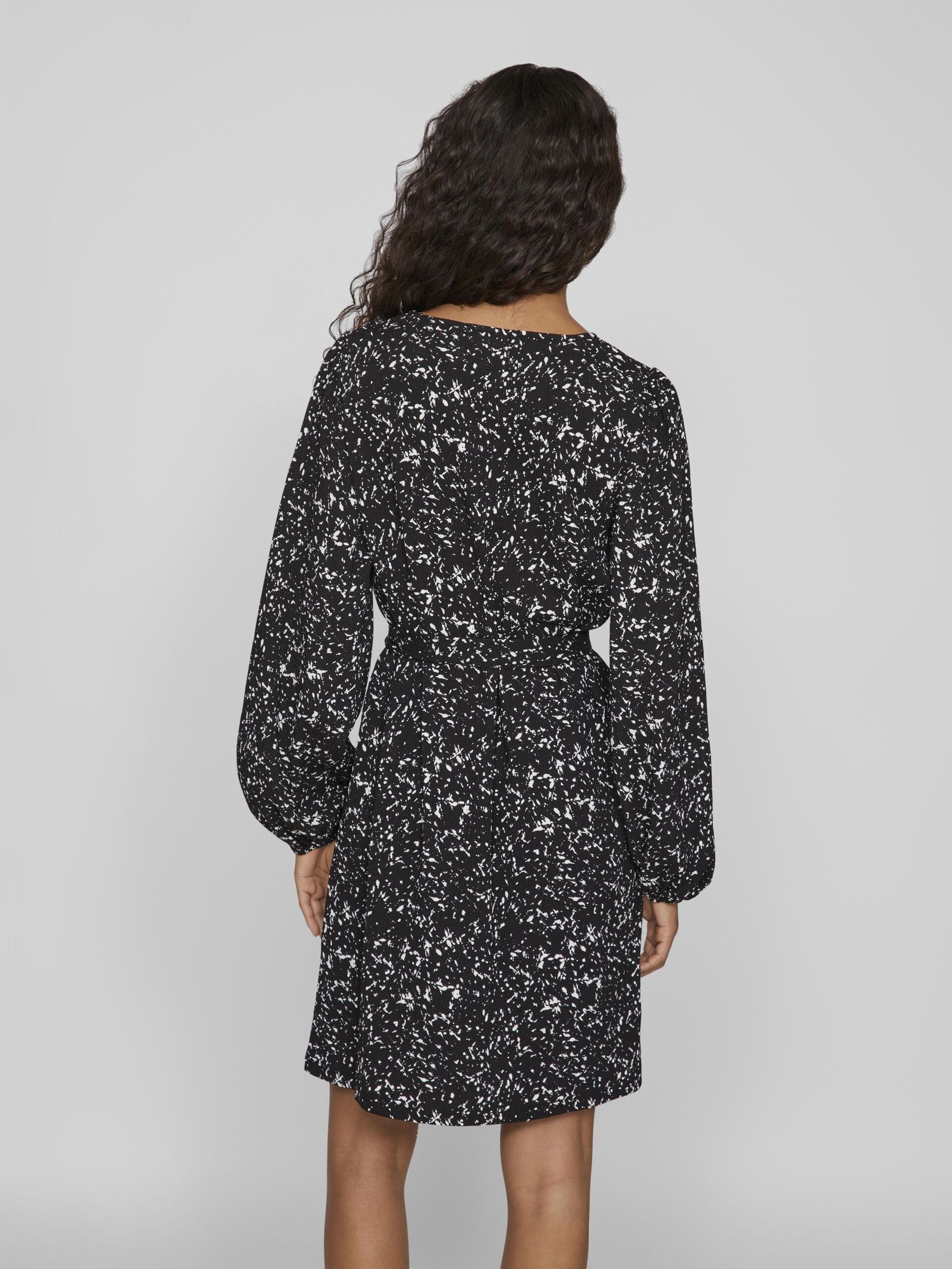 Short dress with belt