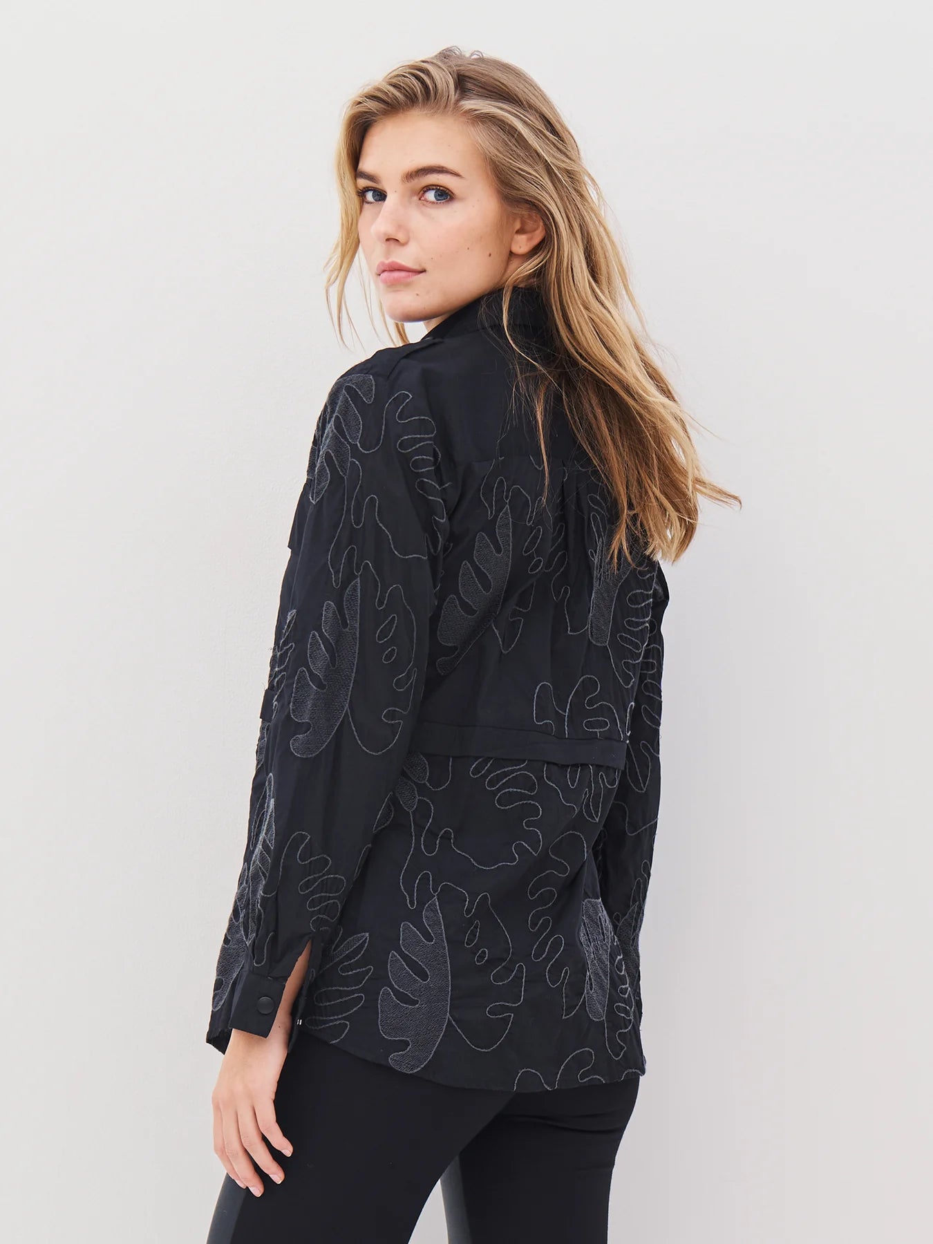 Leaf embroidered shirt