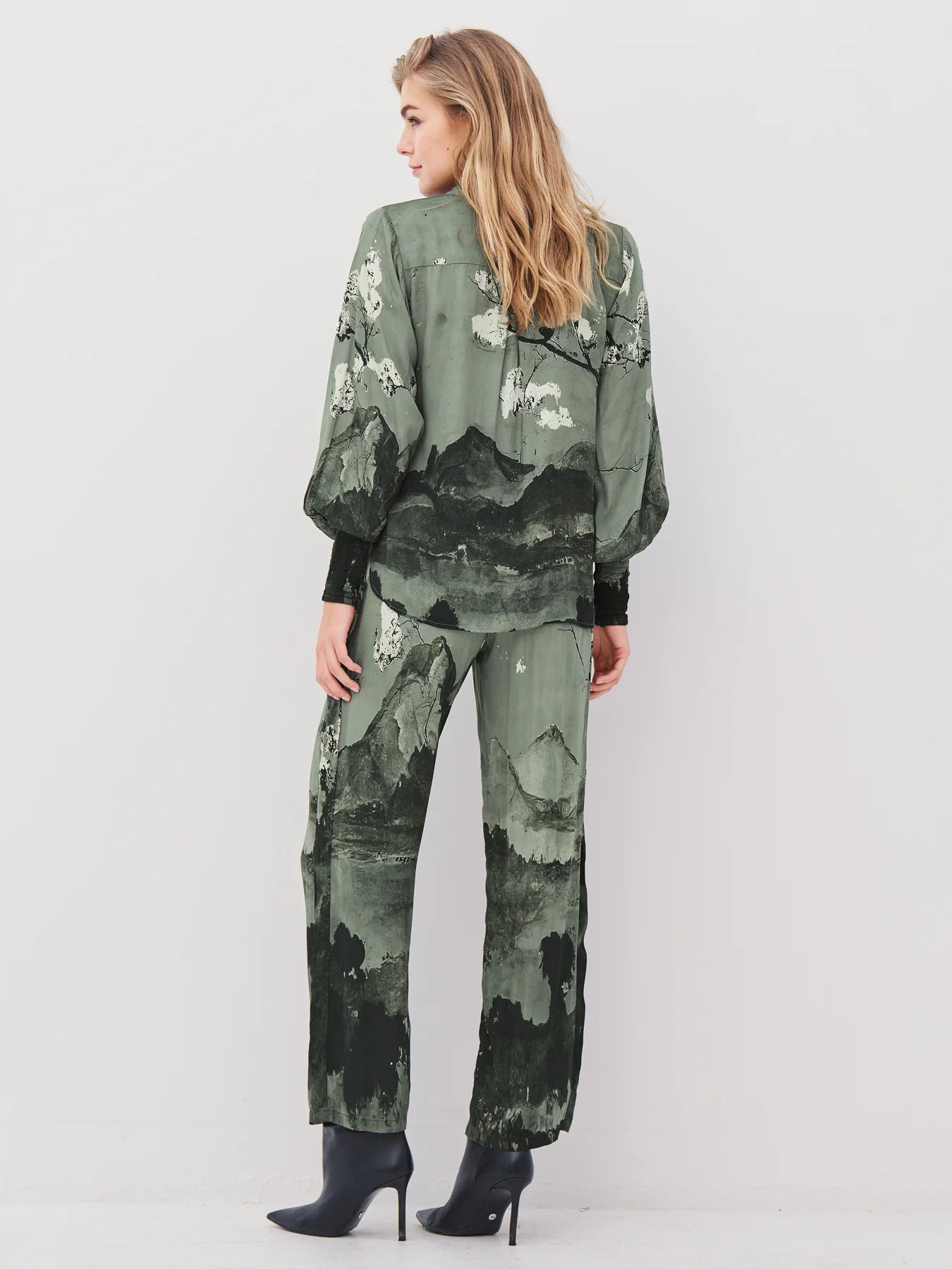 Maho St landscape neck blouse