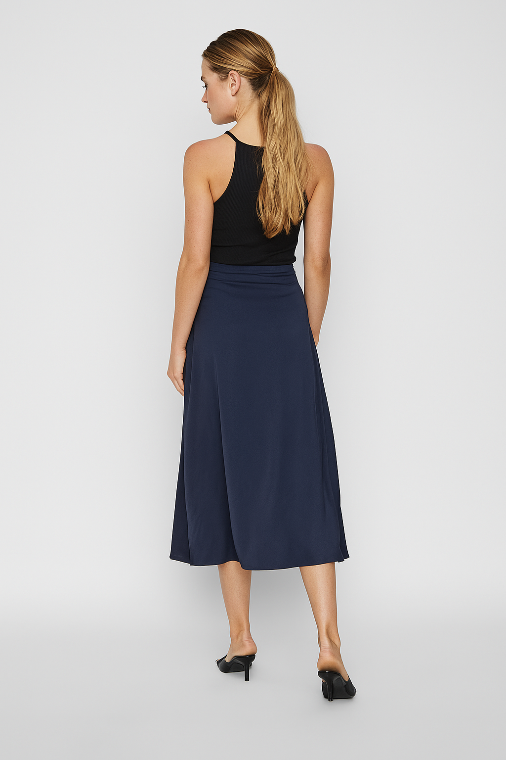 Jupe longue en satin bleu marine