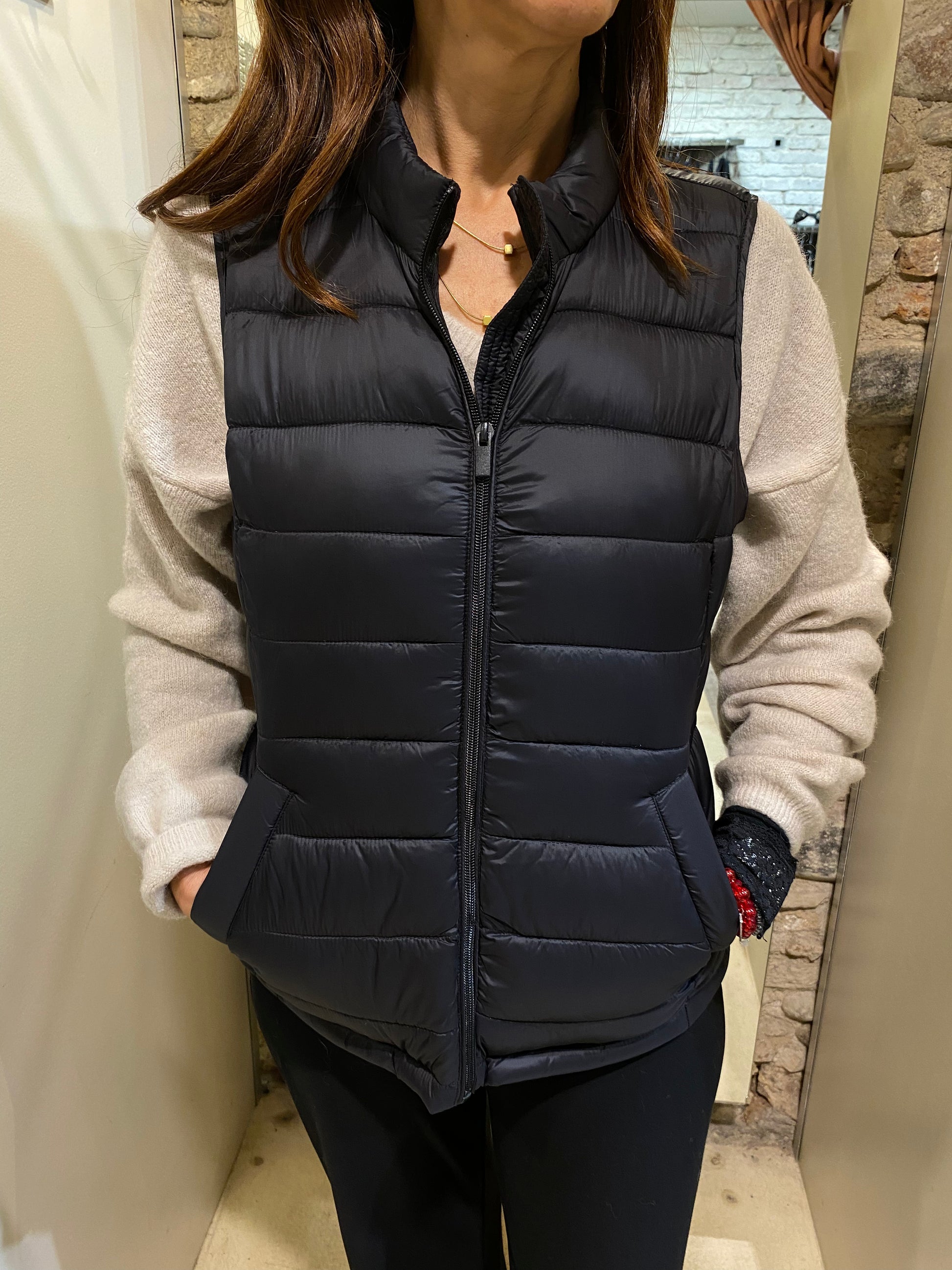 Black vest without hood