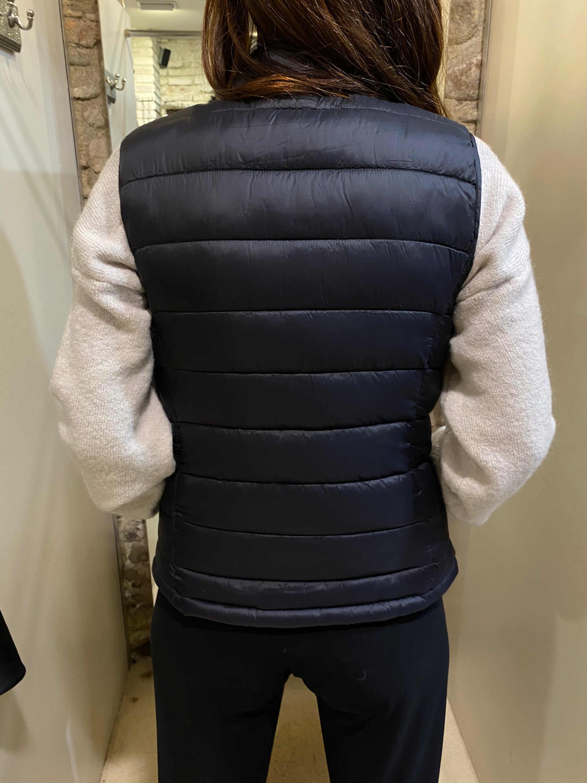 Black vest without hood