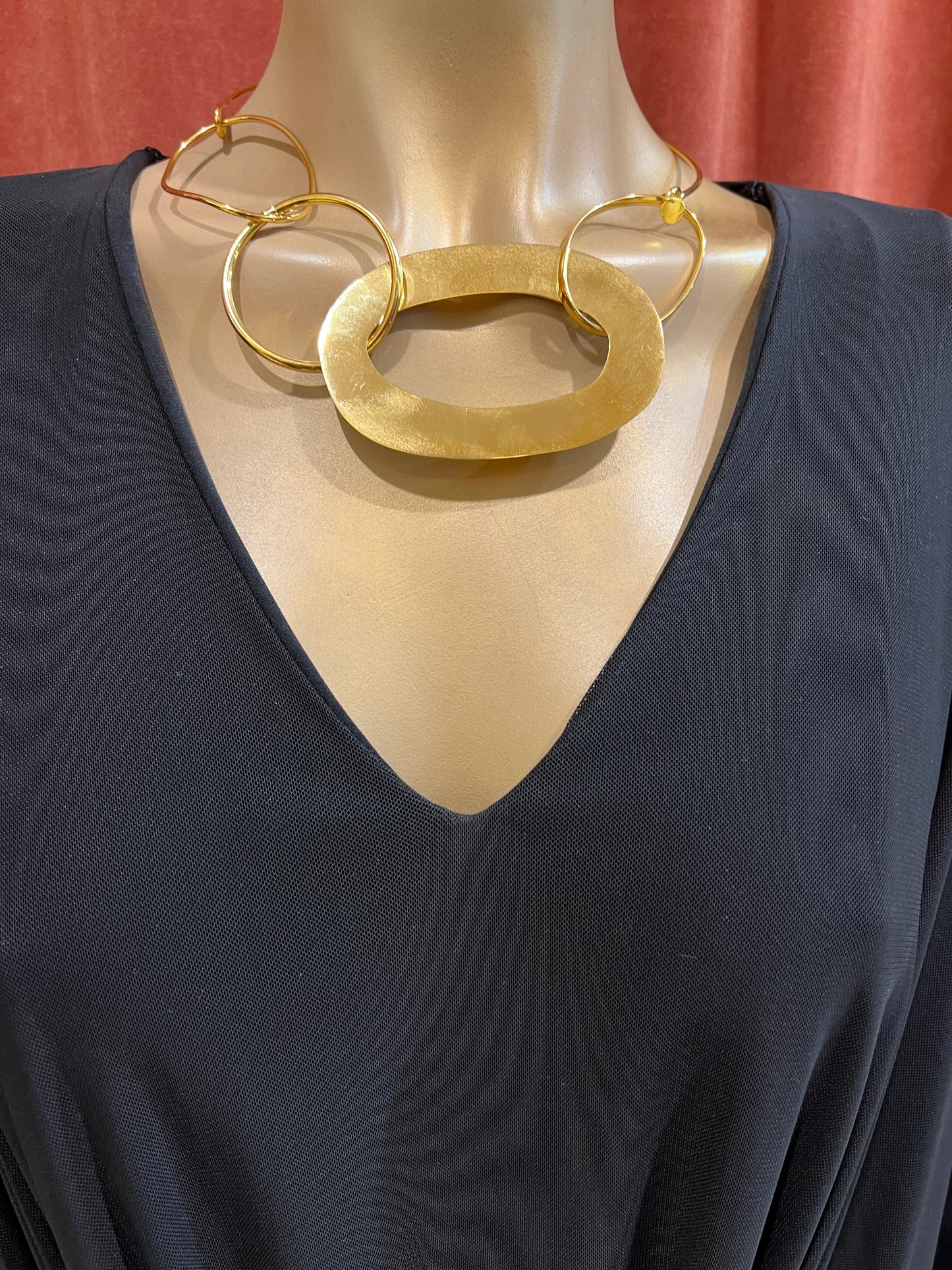 Collar Orbital Dorado