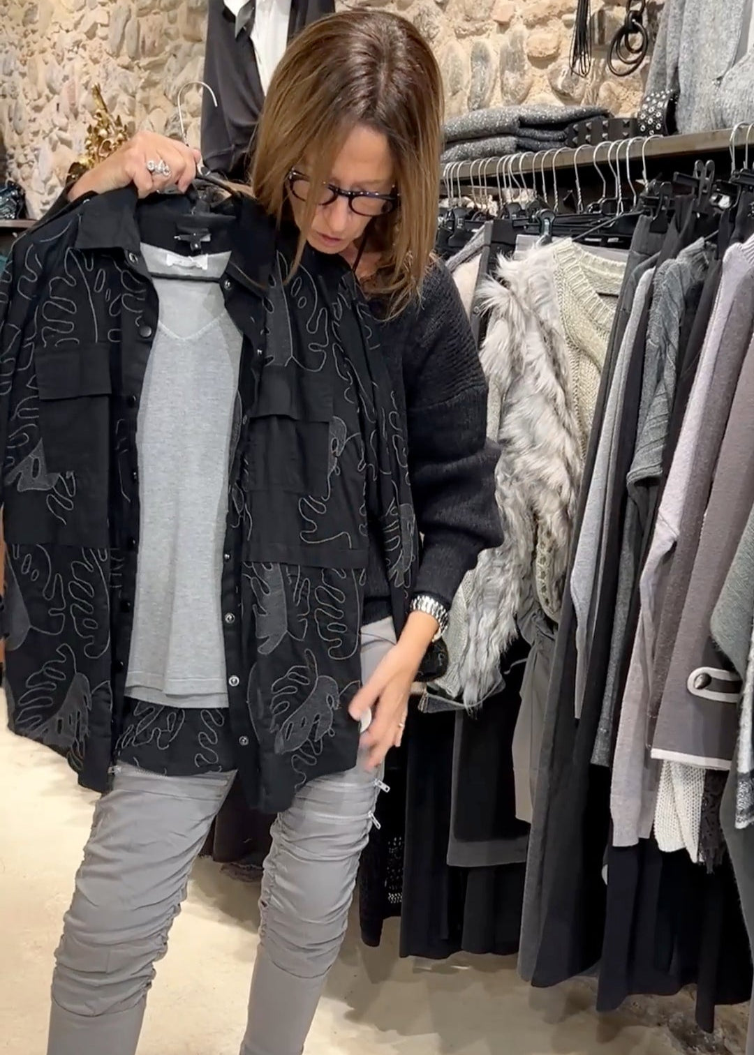 Leaf embroidered shirt