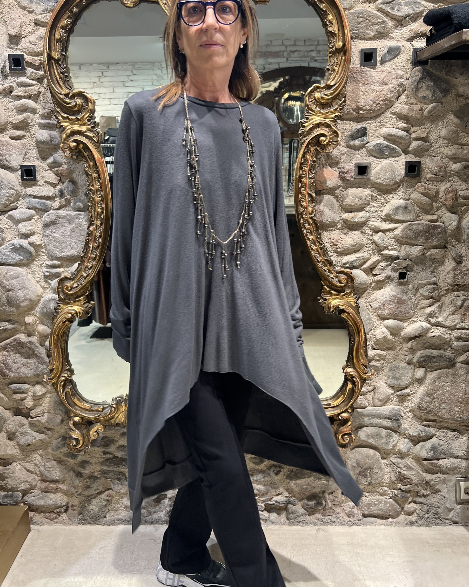 Pull long asymétrique gris