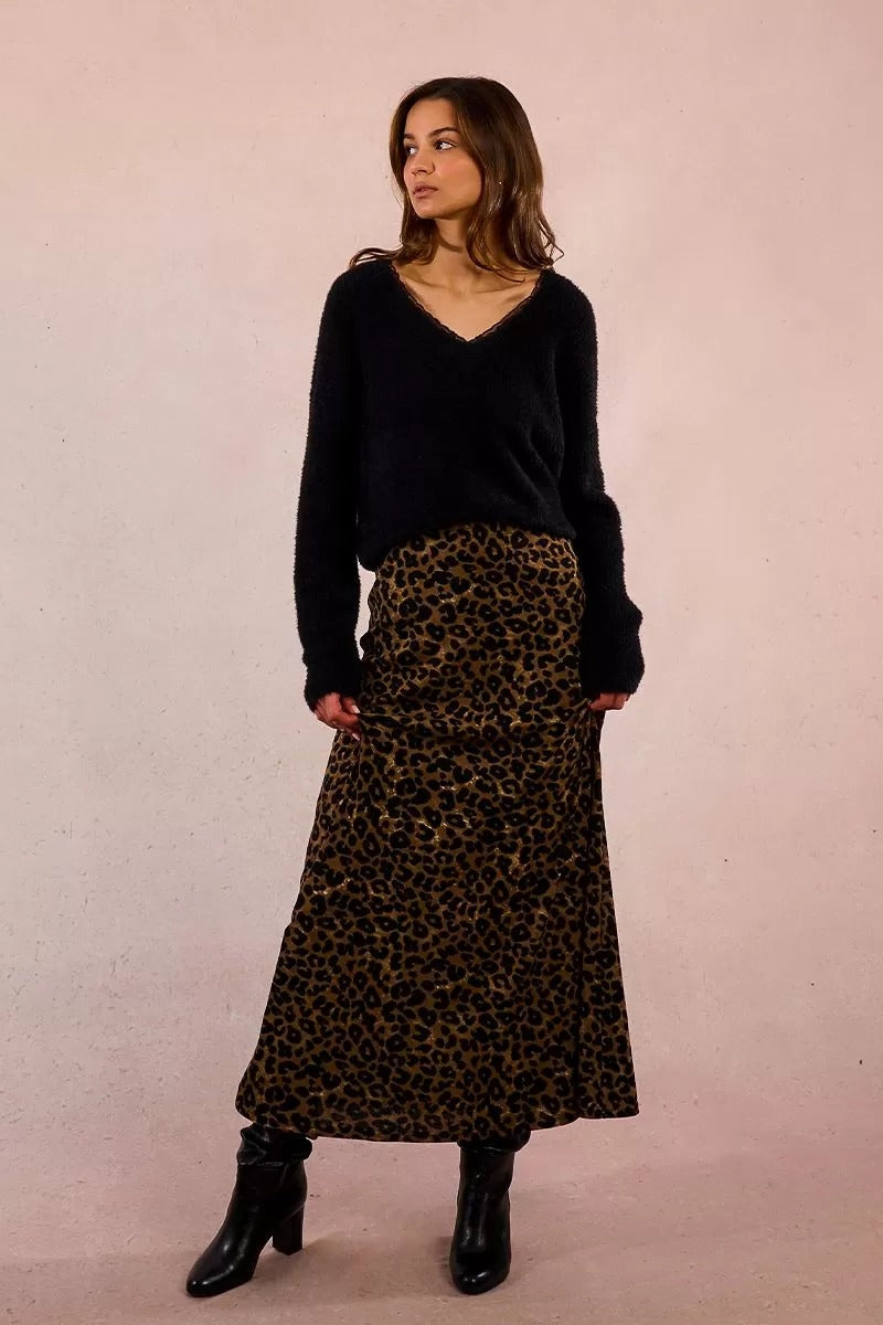 Jersey with lace neckline