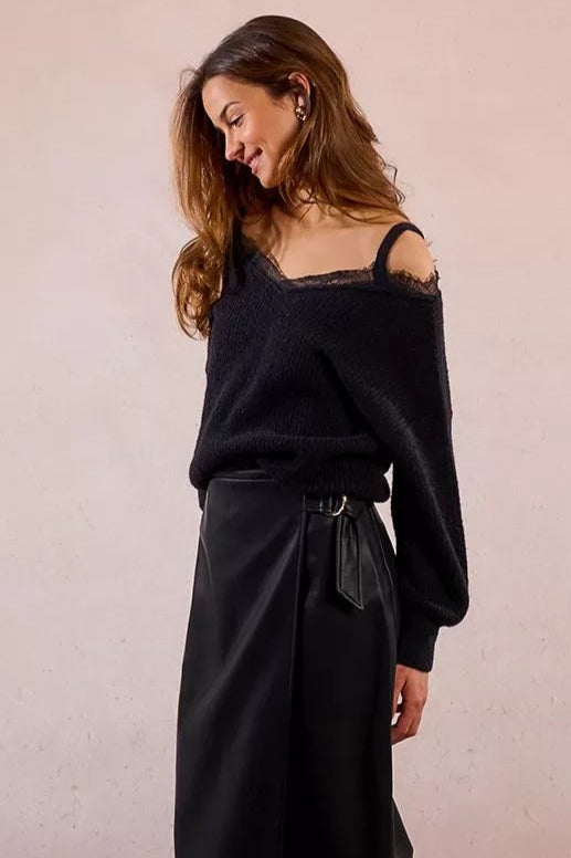 Long-sleeved jersey with lace detail