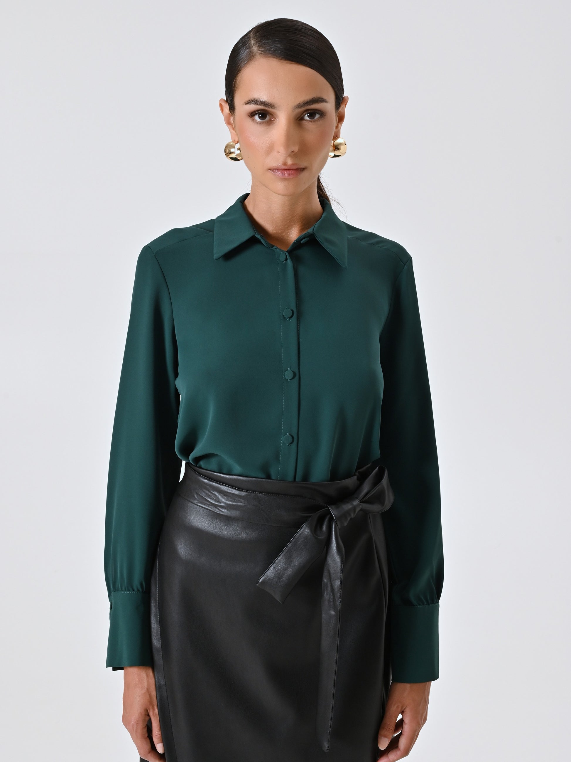 Dropped shirt with covered buttons