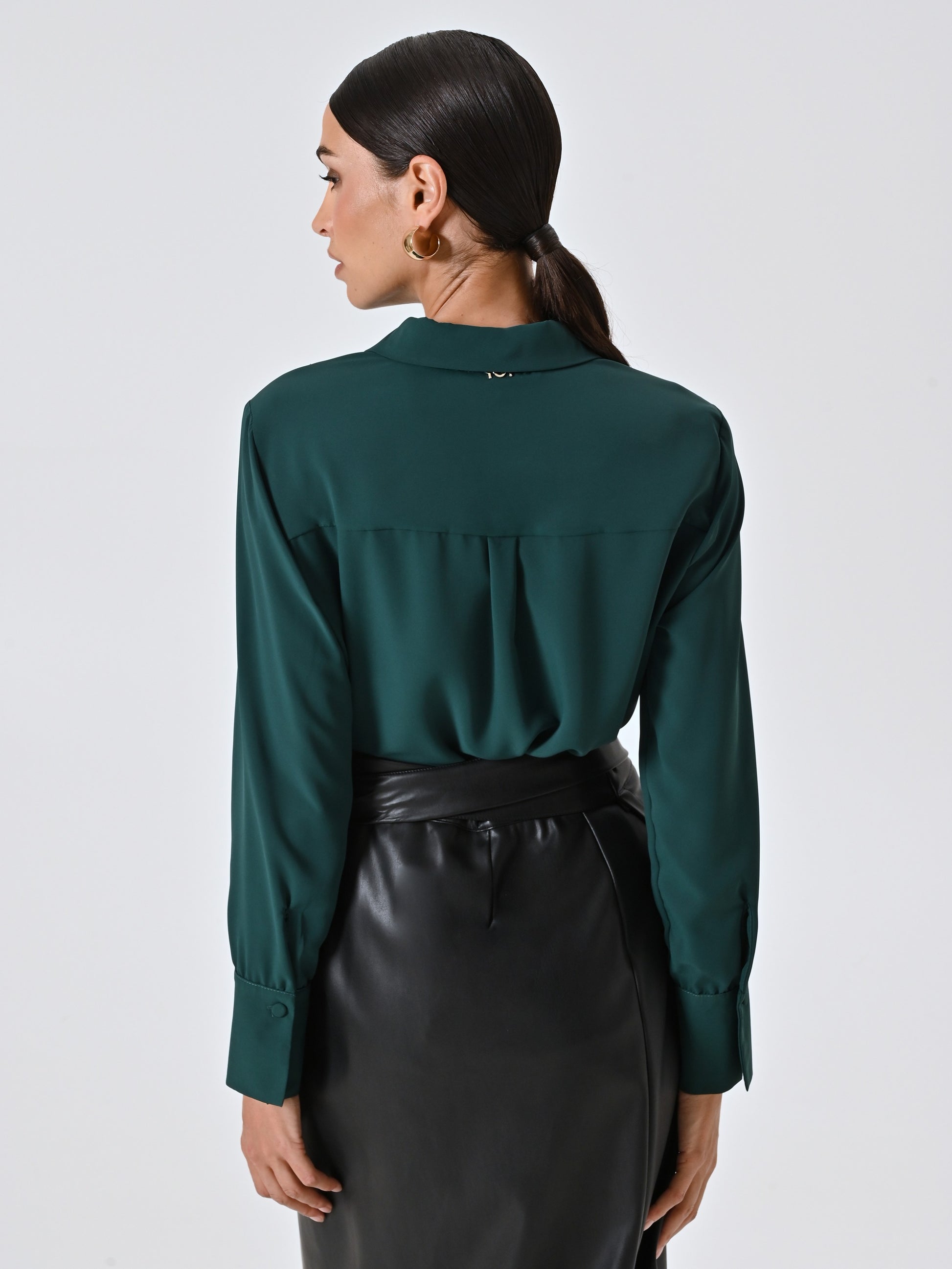 Dropped shirt with covered buttons