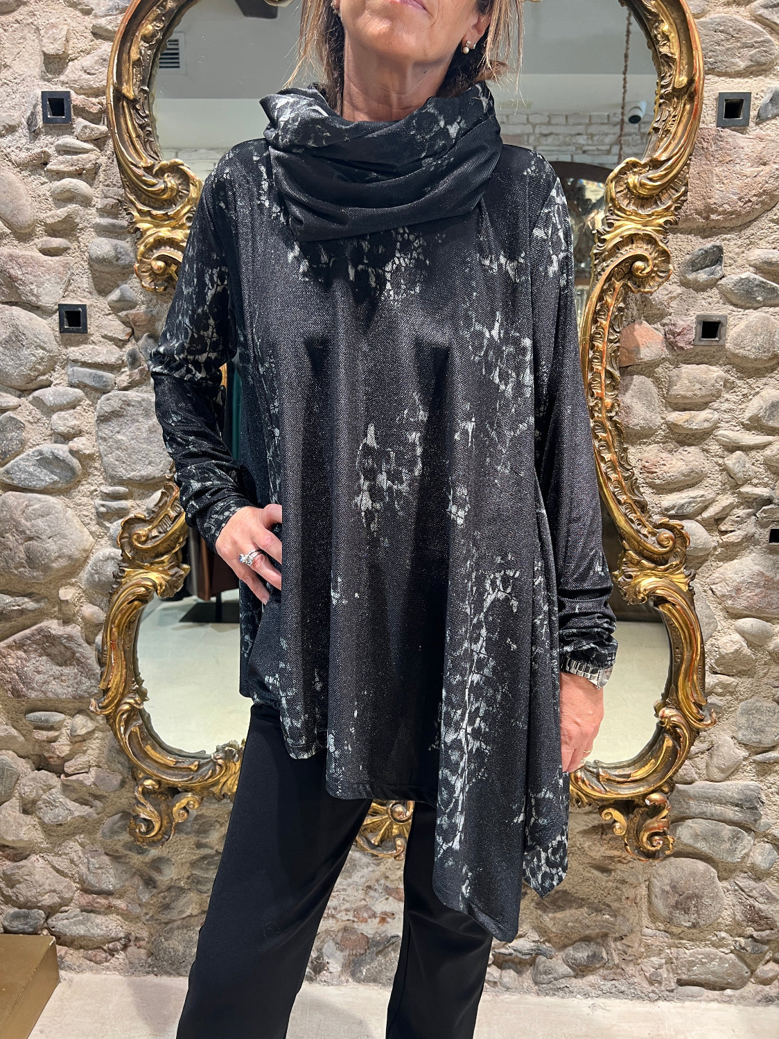 Detachable neck sweater