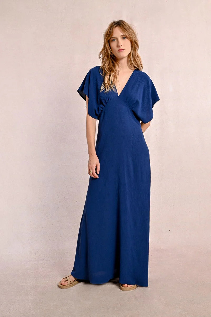 Long flowing dress with short, wide sleeves