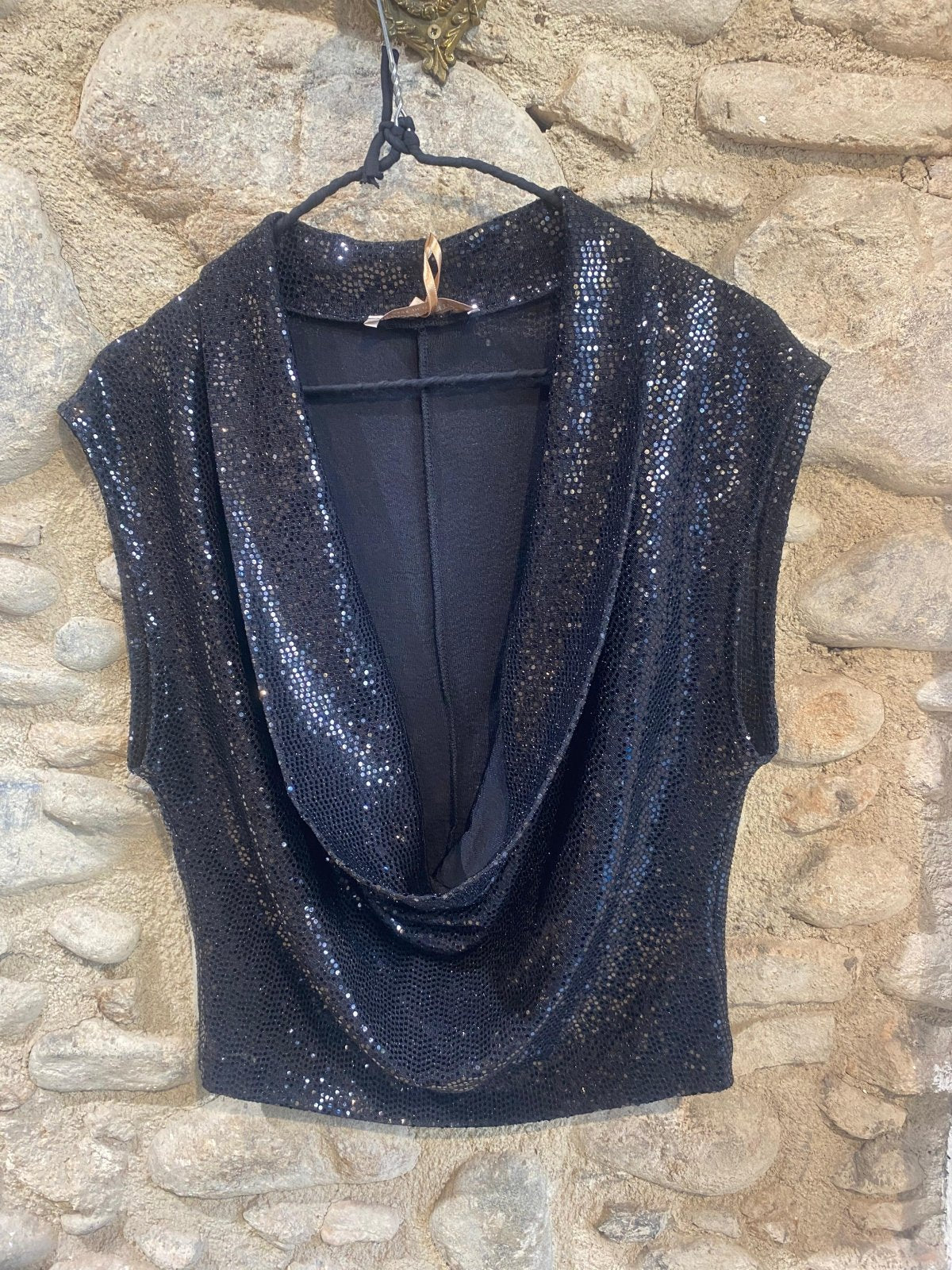 TOP LENTEJUELAS EN TELA VOLCADO - DON ADELINO