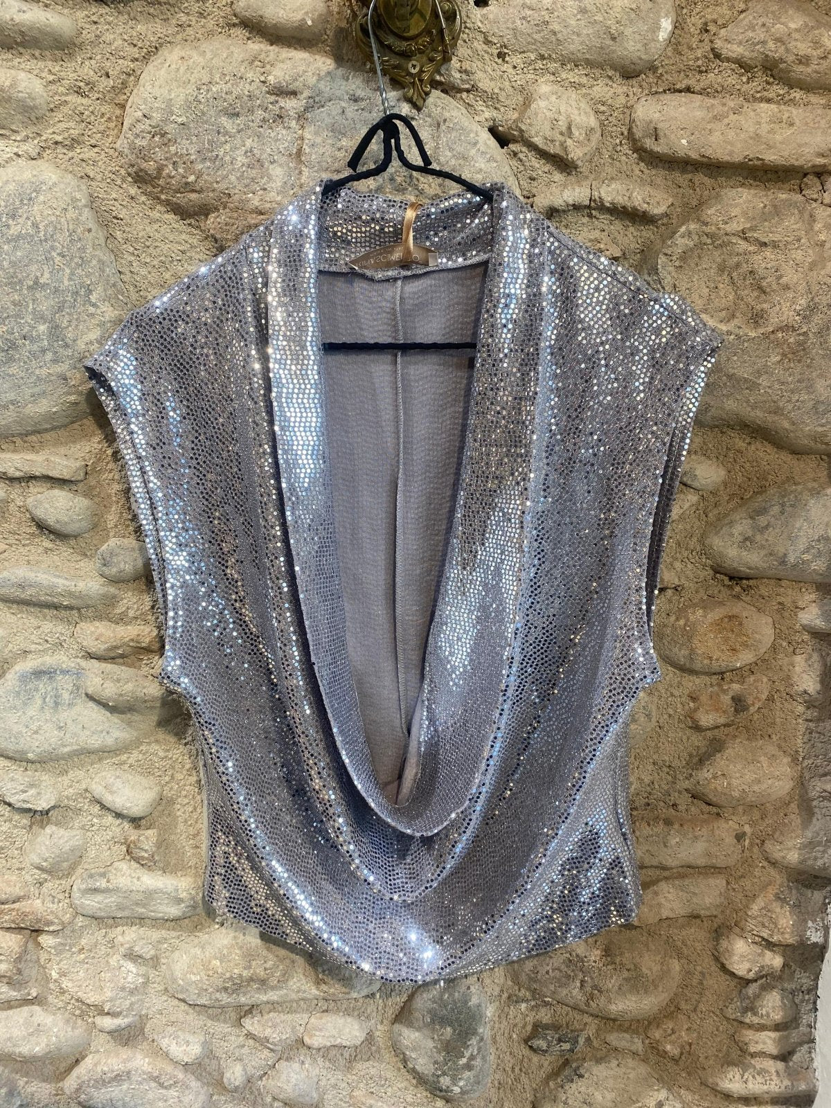 TOP LENTEJUELAS EN TELA VOLCADO - DON ADELINO