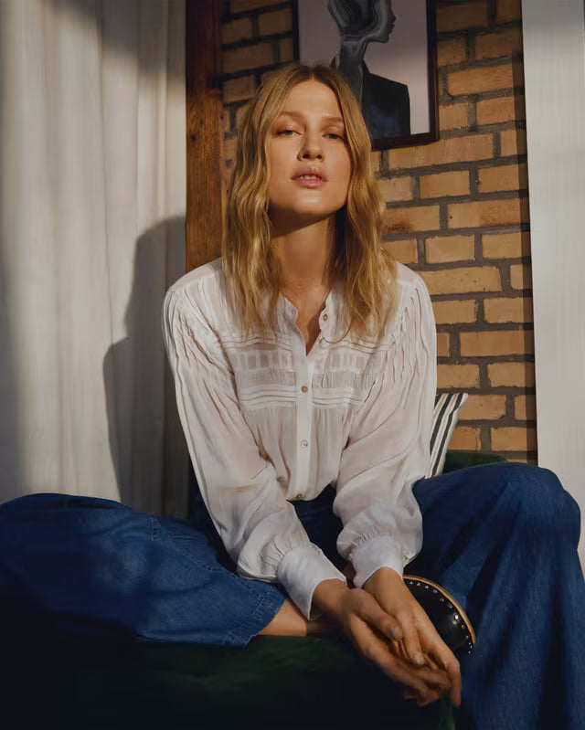 White blouse with maho collar