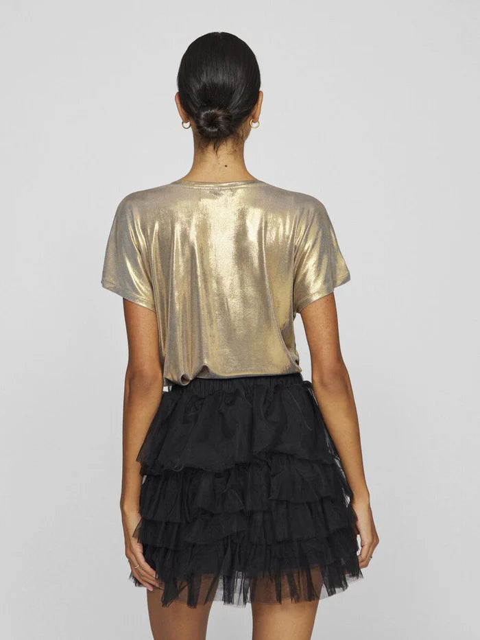 Top dorado brillante con cuello en V