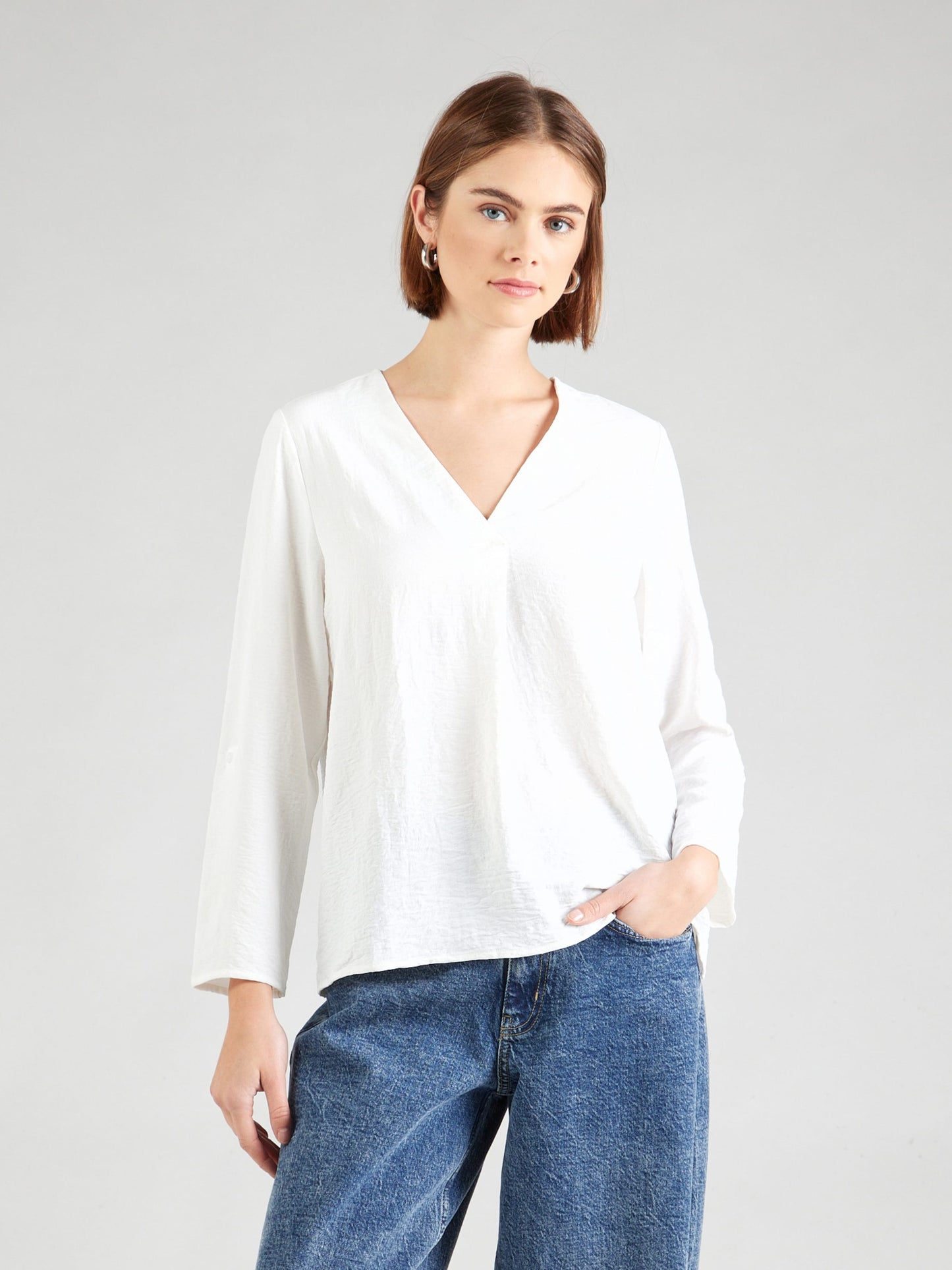 BLUSA BAMBULITA CUELLO PICO CON TABLA