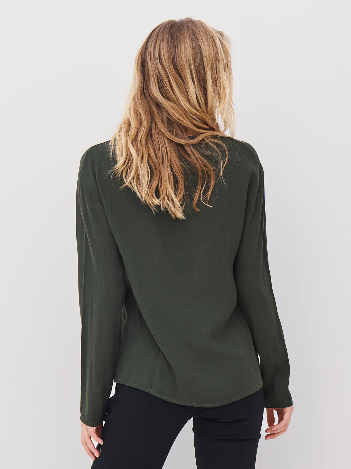 Blusa con escote en V – Dark Green