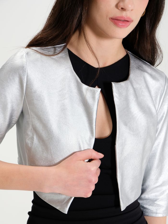 Chaqueta bolero en piel sintética metalizada