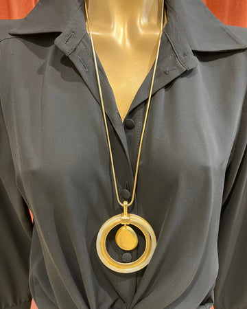 Collar largo dorado circular