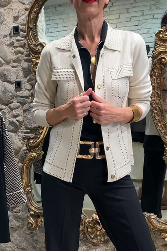 Chaqueta con tachuelas decorativas