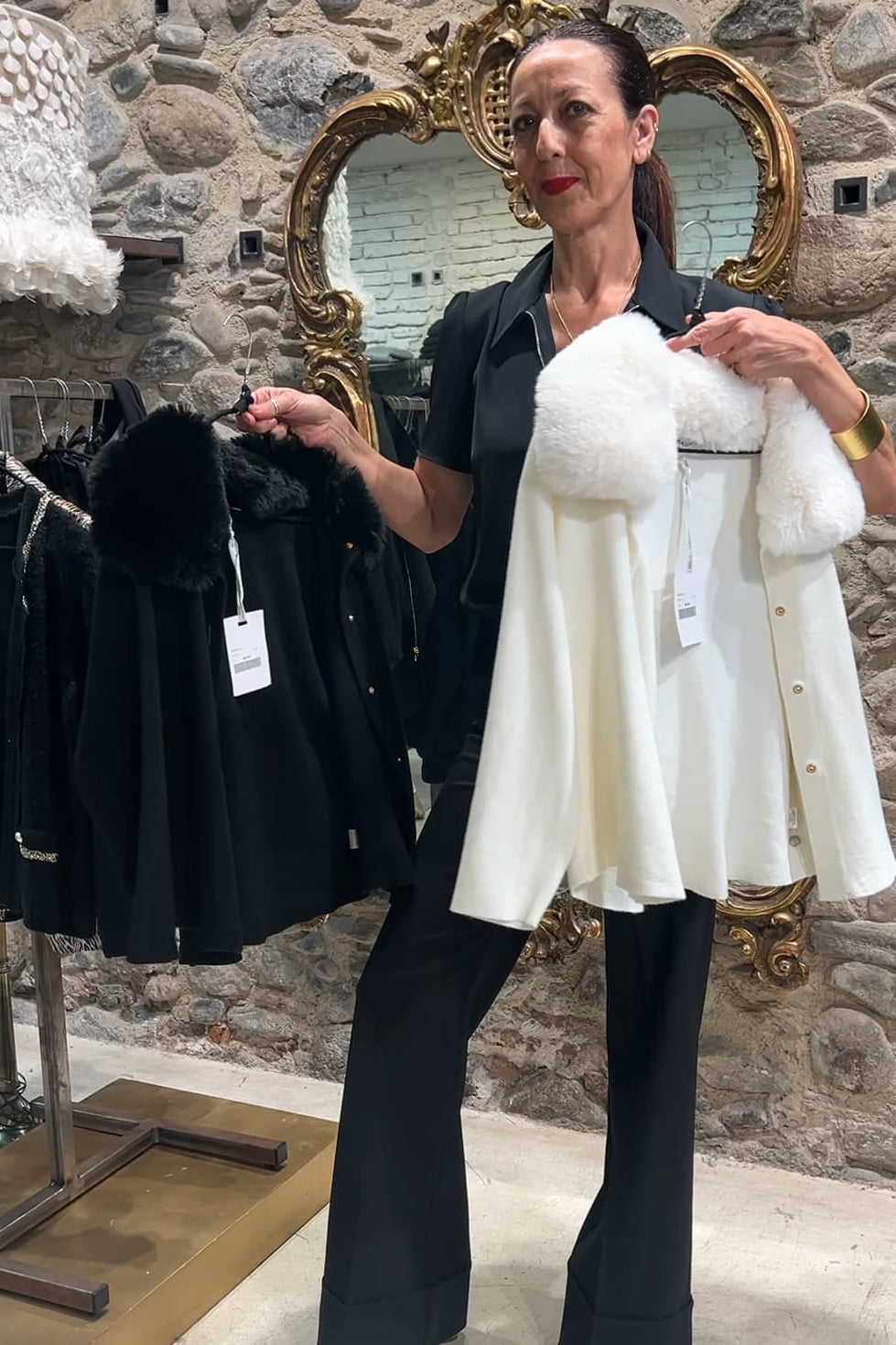 Short jacket with fur collar