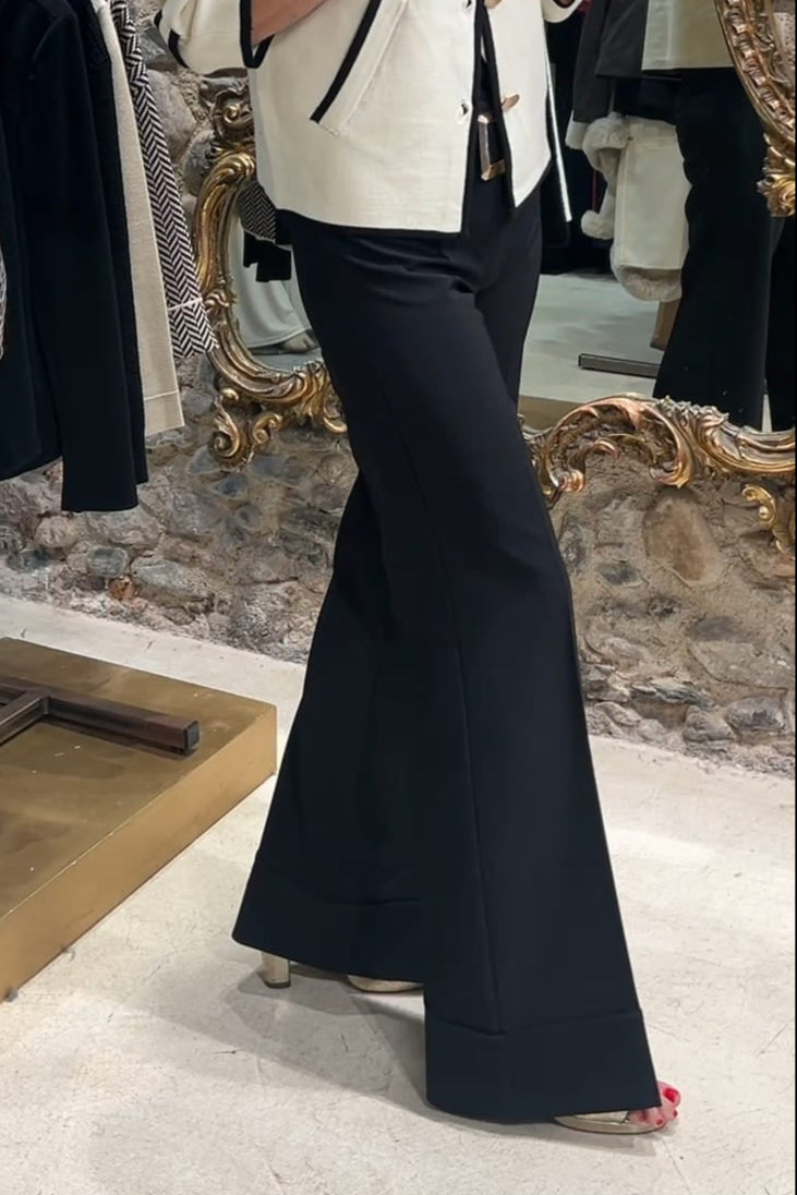 Pantalón alto ancho elegante