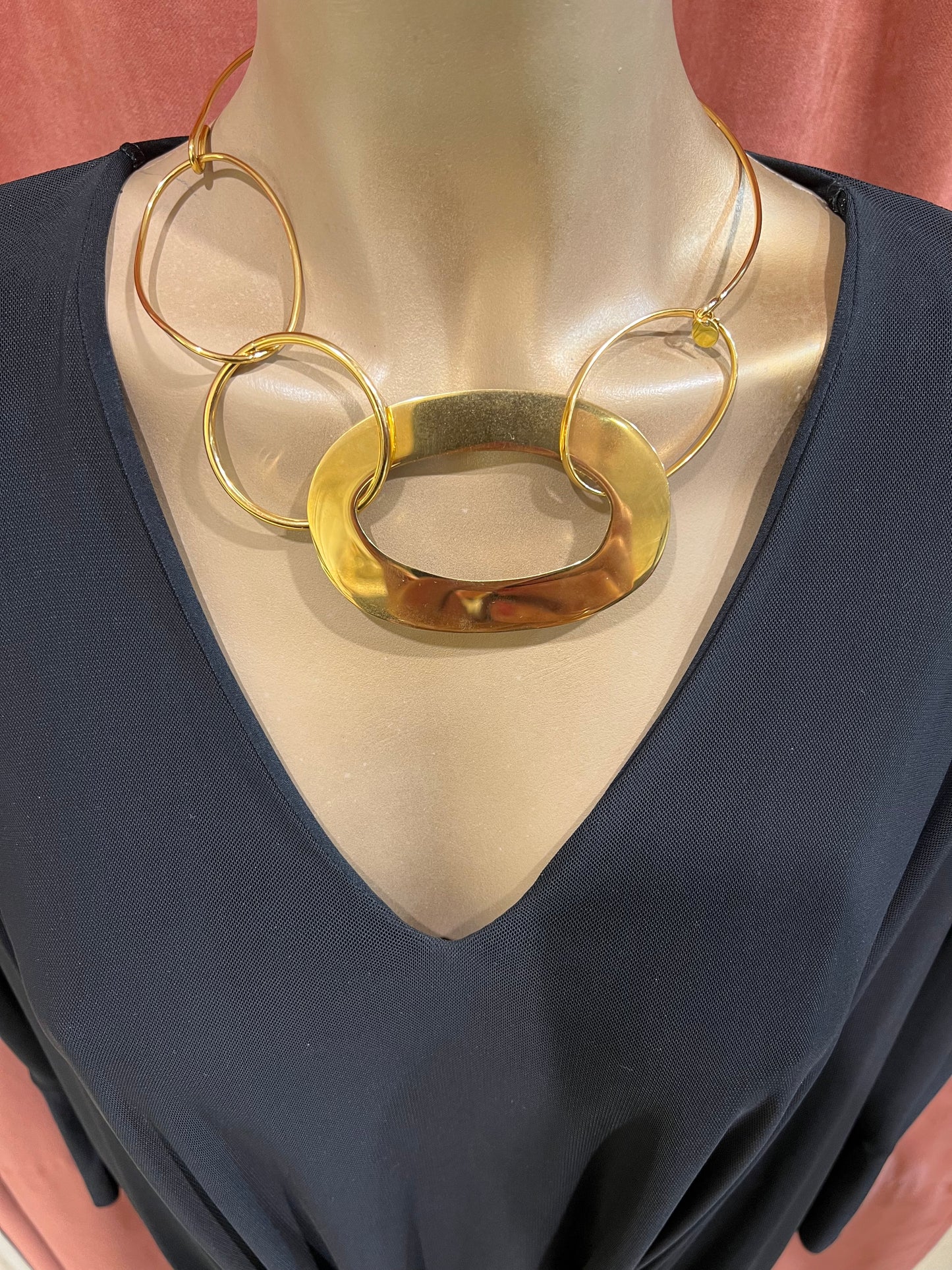 Collar Orbital Dorado