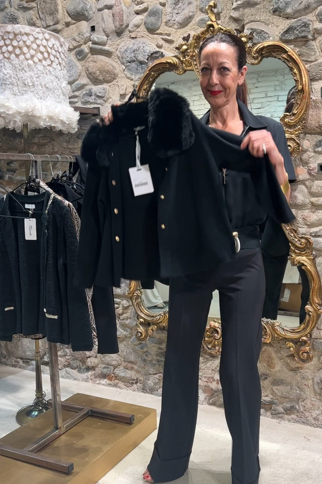 Short jacket with fur collar