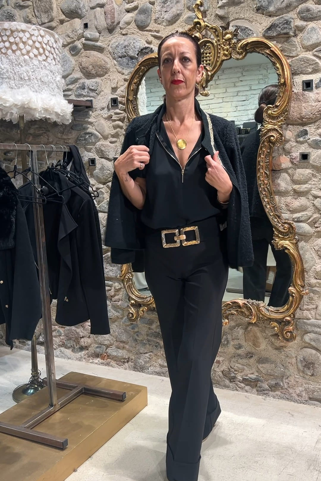 Blusa con cuello de camisa y cremallera