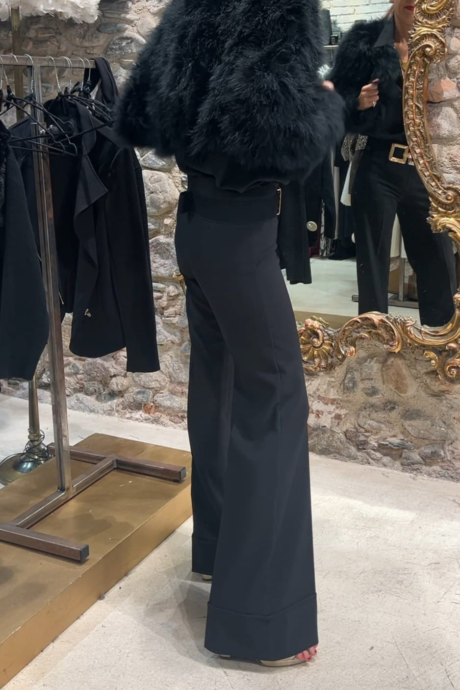 Pantalón alto ancho elegante