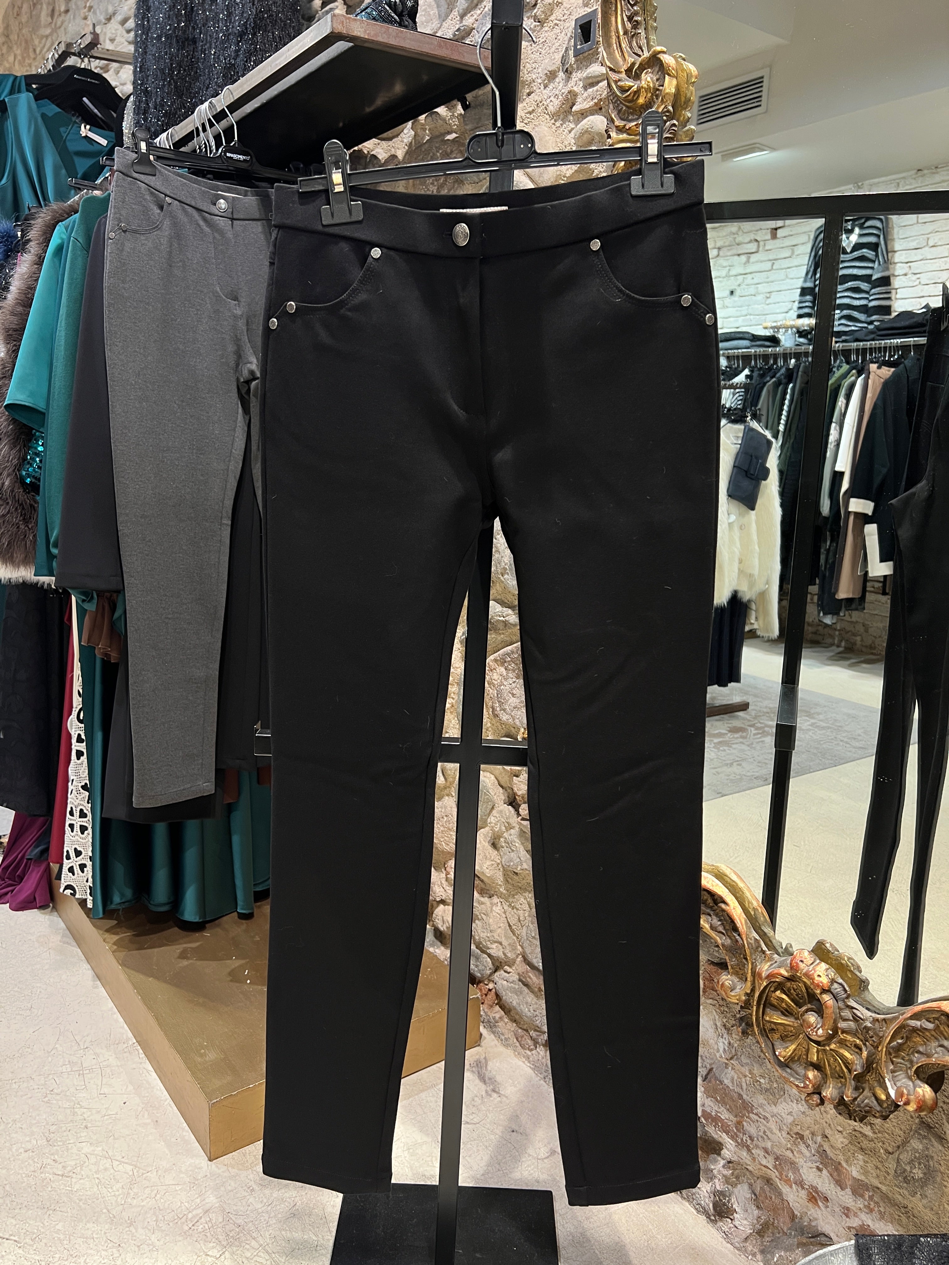 Pantalón recto elástico firme