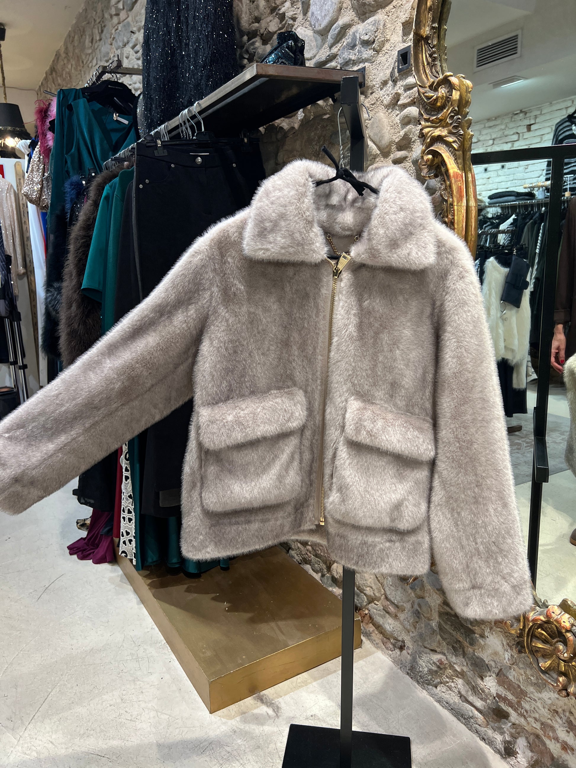 Chaqueta de pelo con bolsillos