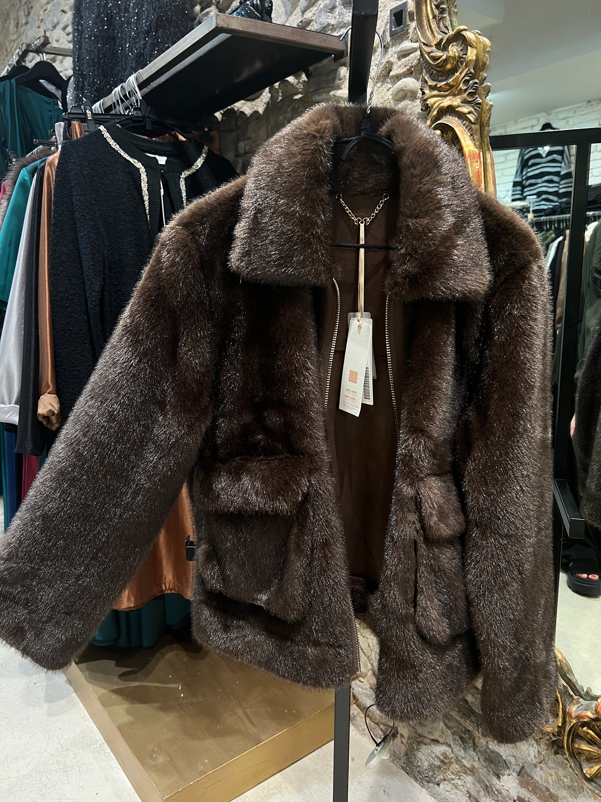 Chaqueta de pelo con bolsillos
