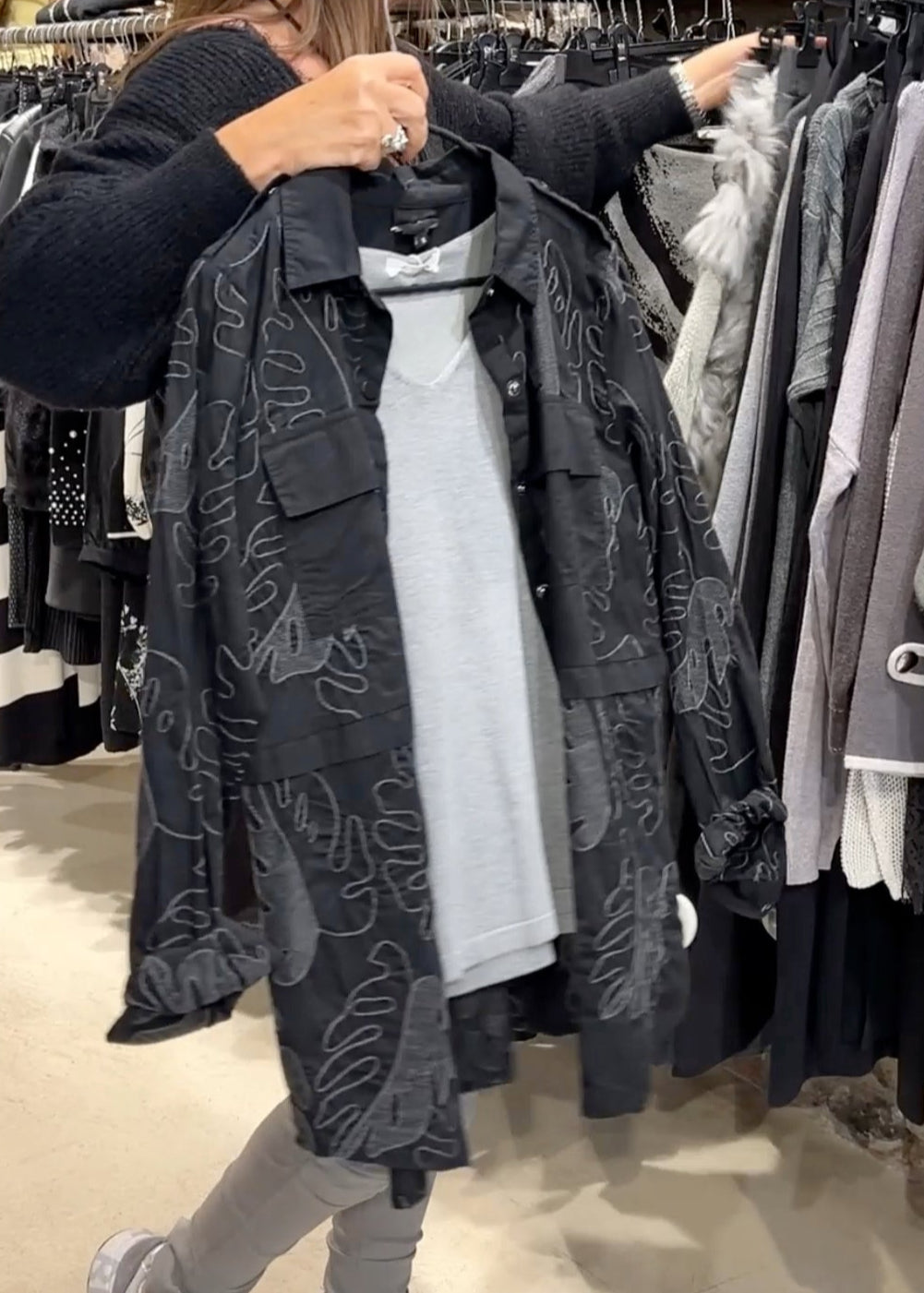 Camisa bordado de hojas