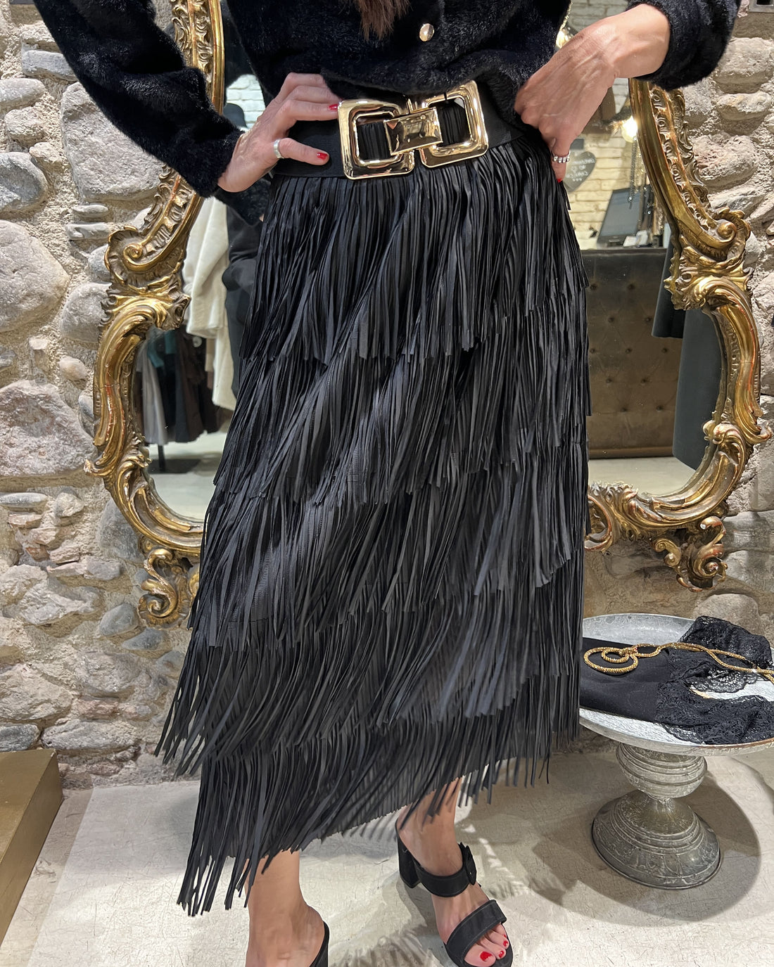 Falda midi de flecos en capas