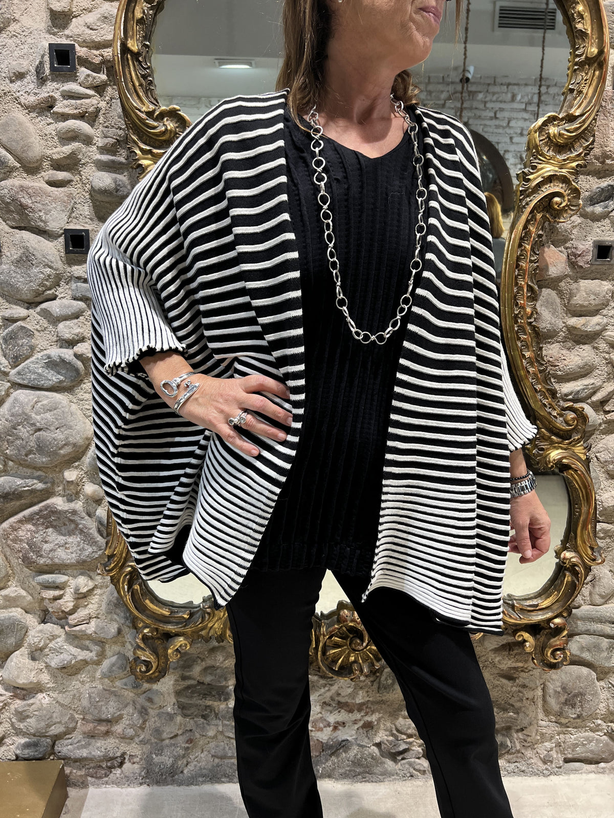 Chaqueta poncho a rayas abierta