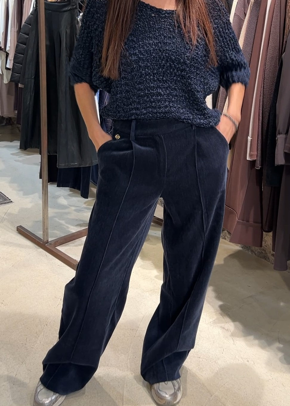 Pantalón tipo bellut elástico azul marino con pinzas