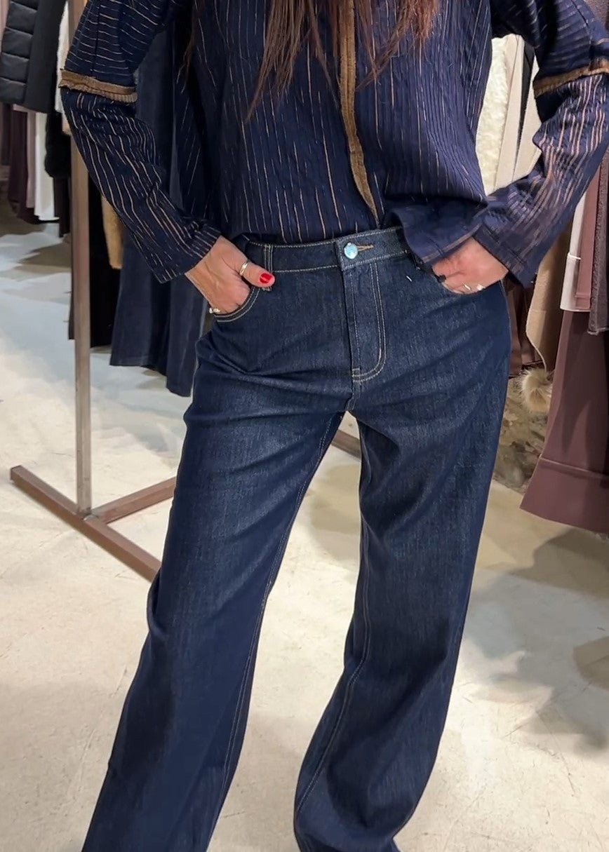 Pantalón vaquero azul con pespunte