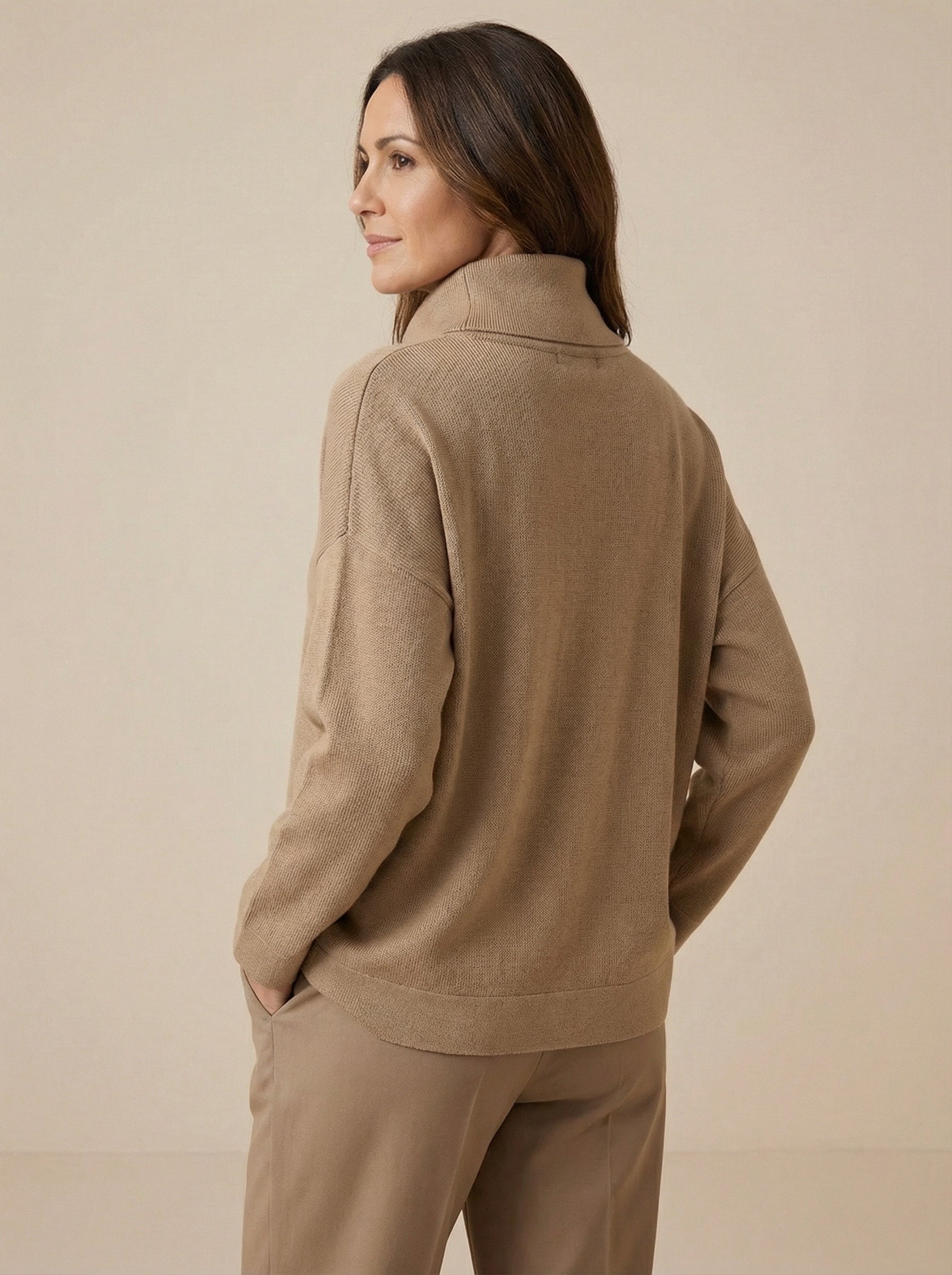 Jersey beige cuello vuelto relajado