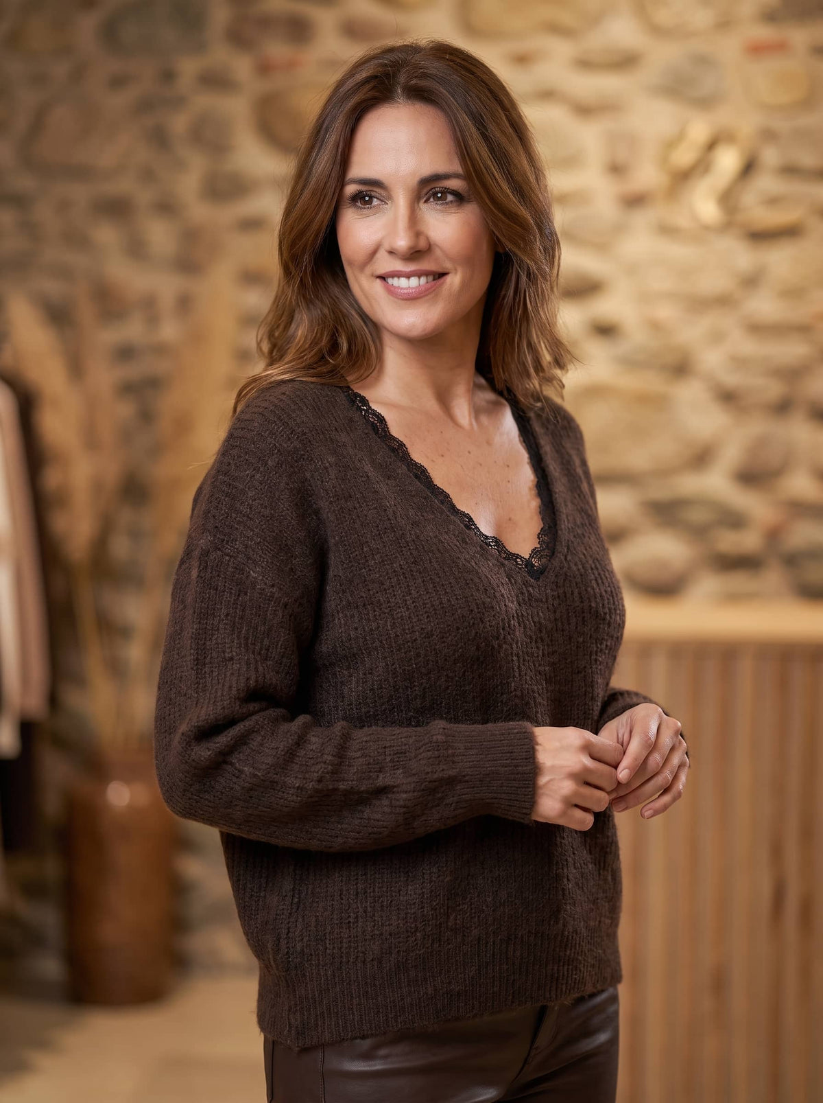 Jersey canalé puntilla cuello pico marrón