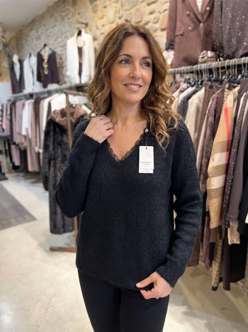 Jersey canalé puntilla cuello pico negro