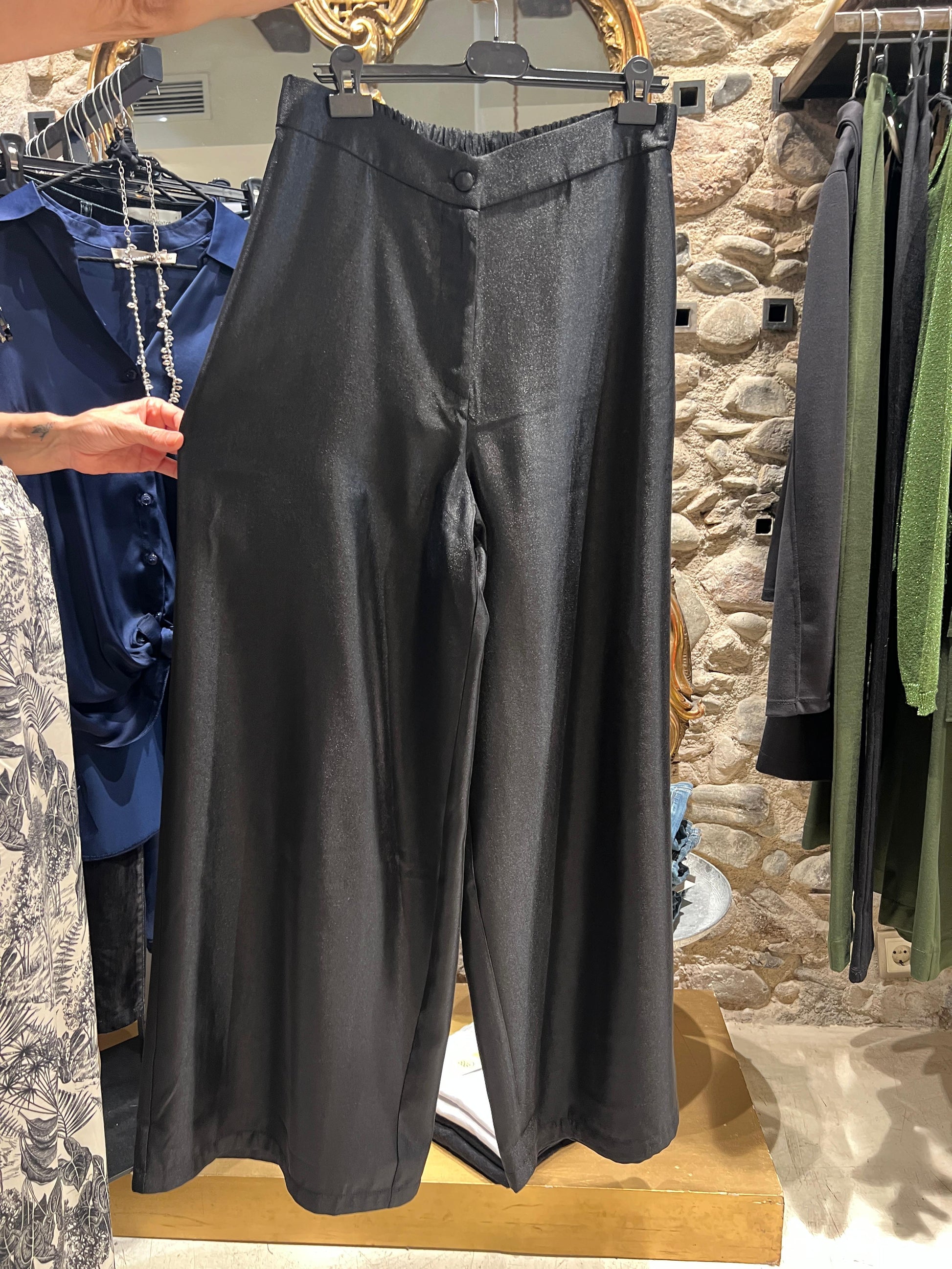 Pantalón ancho satinado