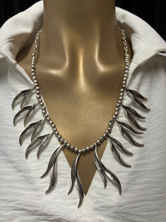 Collar Hojas Plateadas