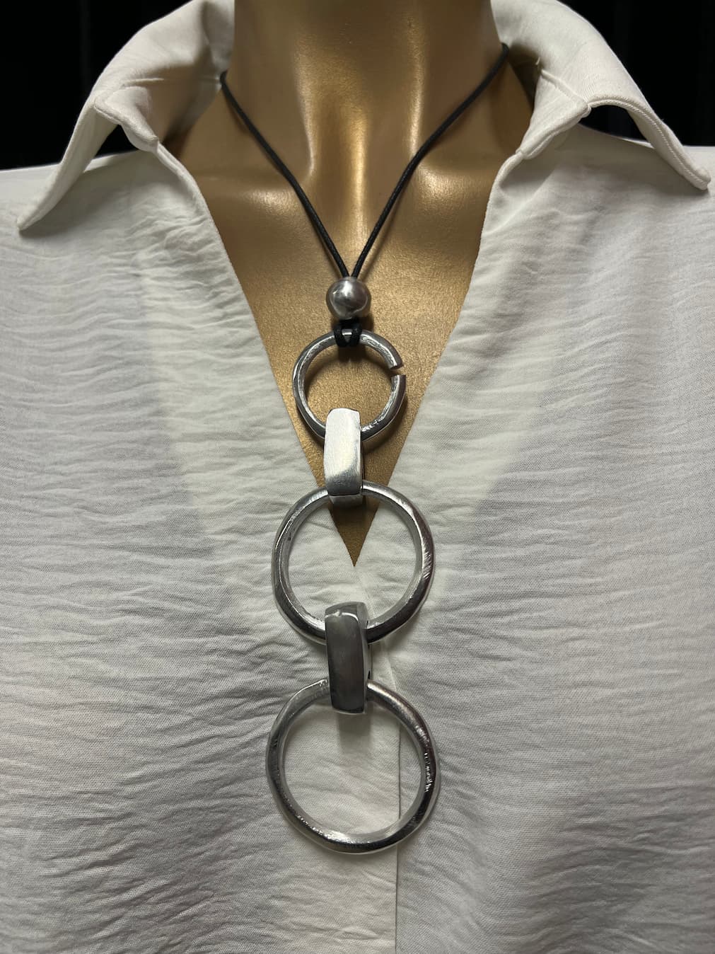 Collar Órbita Metálica