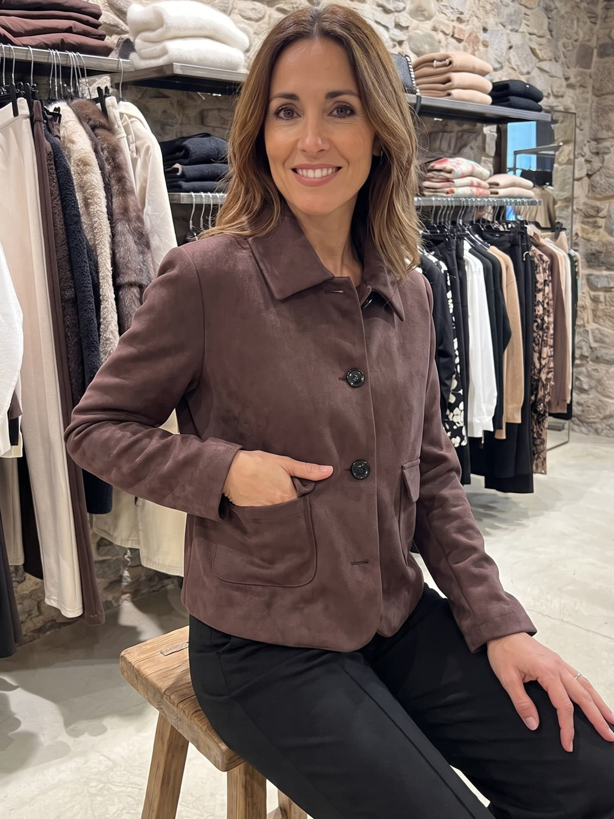 Chaqueta corta de ante marrón