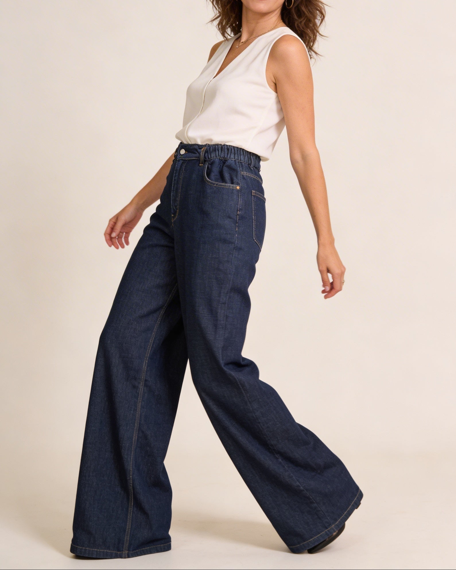 Weite Jeans mit elastischem Bund