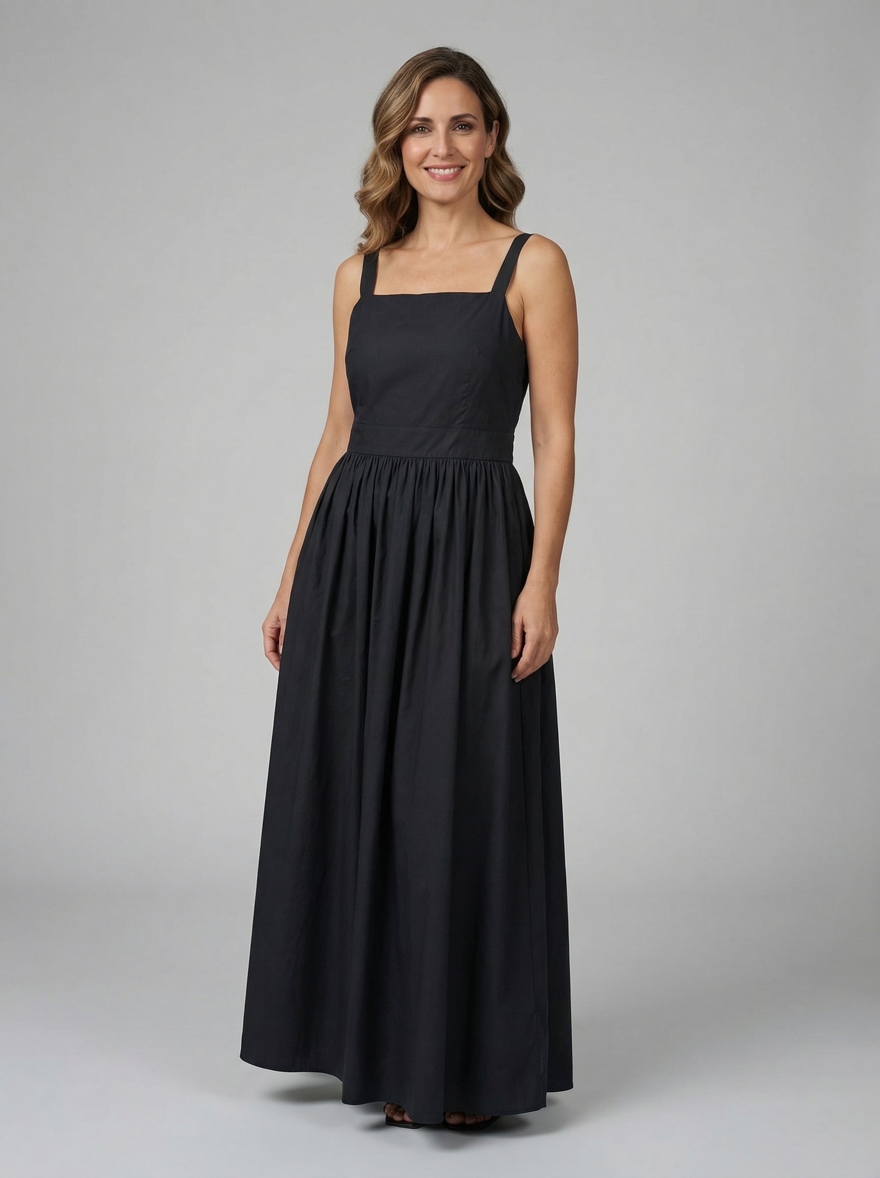 Robe longue à bretelles et encolure droite
