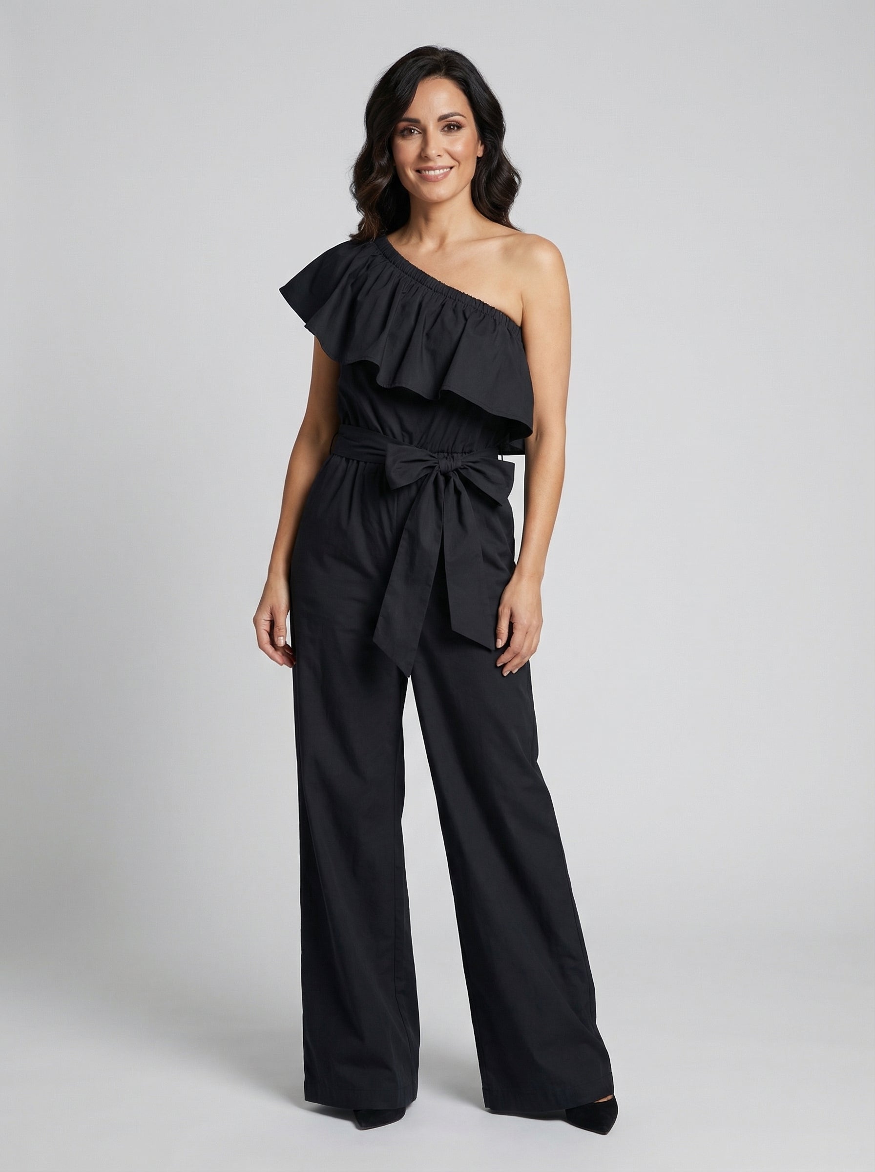 Robe asymétrique noire à volants