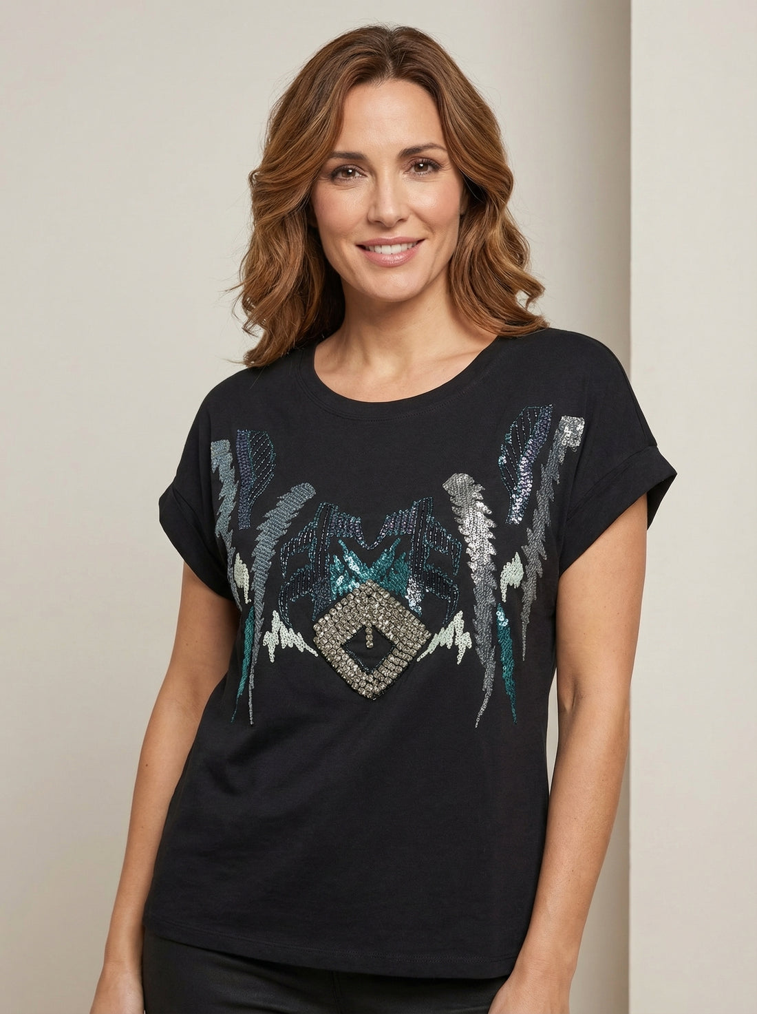 Camiseta negra detalle bordado